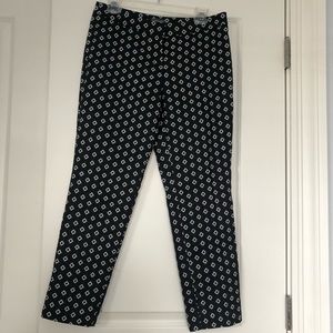 Vince Camuto Cropped Slacks Black and White Chevron Pattern Size 4.